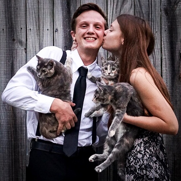Profile Picture of Benjamin Weisz (@llama_threads) on Poshmark