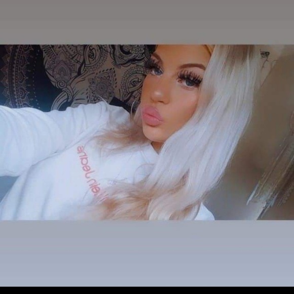 Profile Picture of Summer Layfield (@summerlayfield) on Poshmark