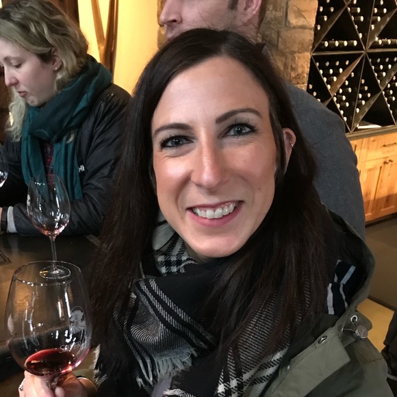 Melanie Shrader - Poshmark Profile Picture of Melanie Shrader (@melanie_shrader) on Poshmark