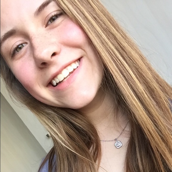 Profile Picture of Hannah Fornash (@hannahfornash) on Poshmark