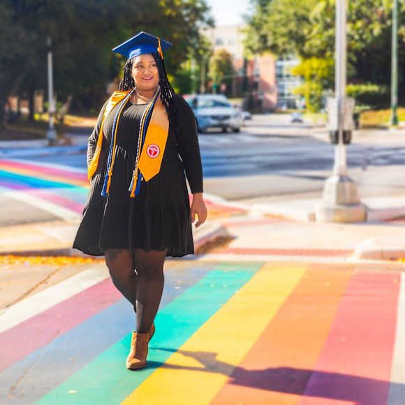 Profile Picture of Helina Davis (@helinacoustic) on Poshmark