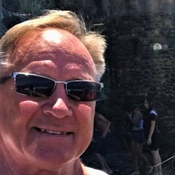 Profile Picture of Michael J. Redler (@thebeachguru) on Twitter