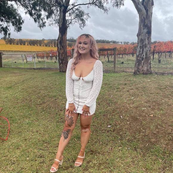 Profile Picture of Adelle Retschitzegger (@aretschitzegger) on Poshmark