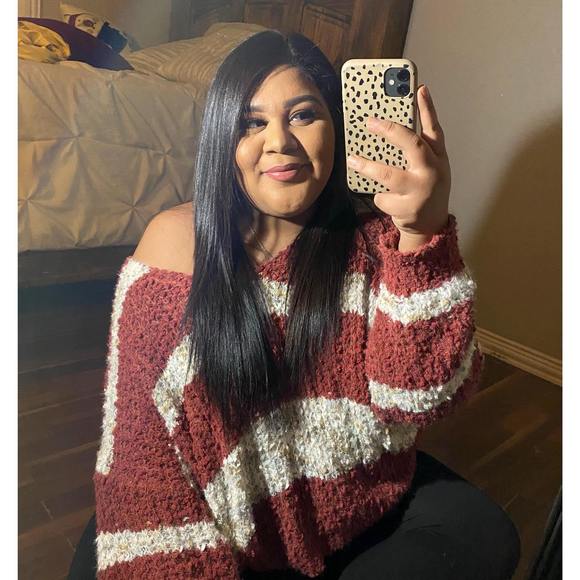 Profile Picture of Dennise Castaneda (@dennisec23) on Poshmark