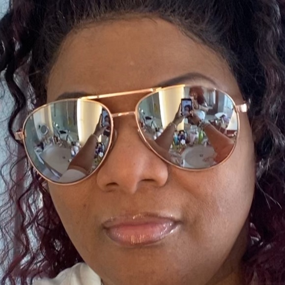 Profile Picture of Adrina Kess (@mskess71) on Poshmark