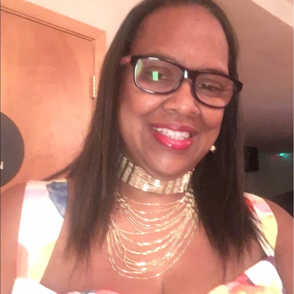 Profile Picture of Lynette Mackey (@keepitrealmama) on Poshmark