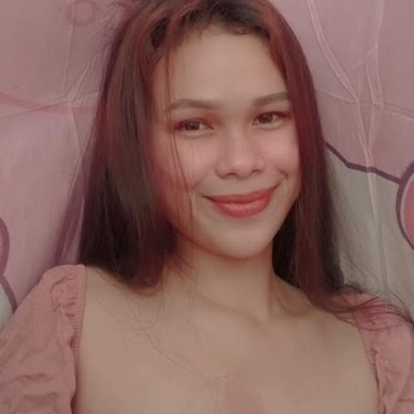 Profile Picture of Ruby Datas (@rdatas98) on Poshmark