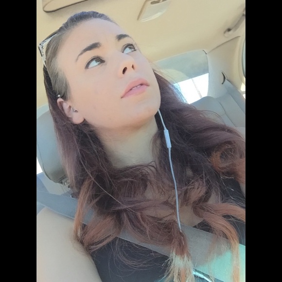 Profile Picture of Nicole Fonseca (@nfonseca88) on Poshmark