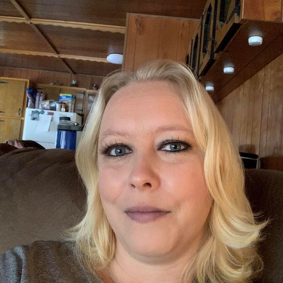 Profile Picture of Susie Manges (@susiemanges) on Poshmark