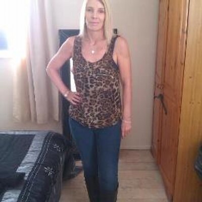 Profile Picture of Denise Pitcher (@barkinggirl1964) on Twitter