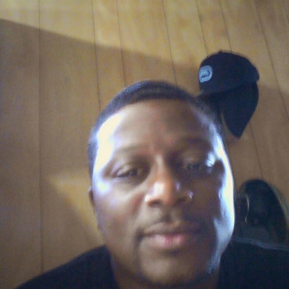 Profile Picture of Marquis Rollerson (@rollerboy) on Poshmark