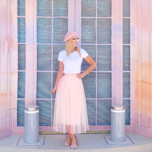 Profile Picture of Stacie - offers welcome :) Fleming (@theblondecherie) on Poshmark