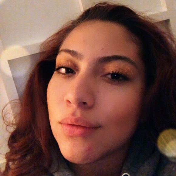 Profile Picture of Janneth Gutierrez (@jannethhh2) on Poshmark