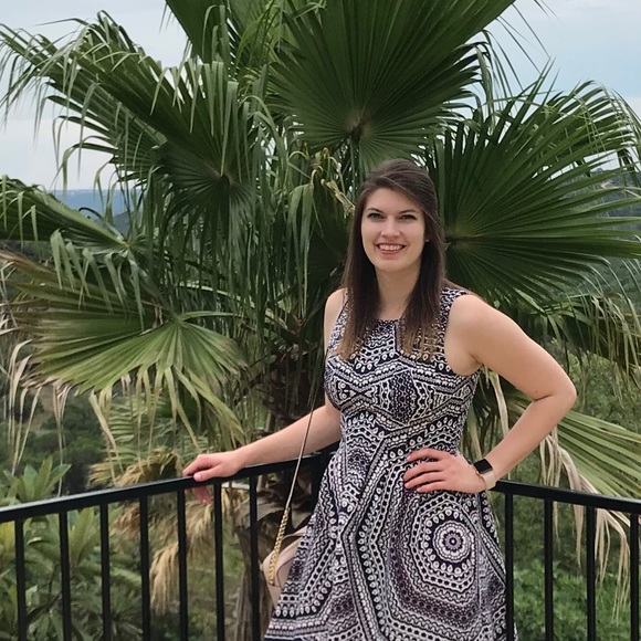 Profile Picture of Susan Amstutz (@susanamstutz) on Poshmark