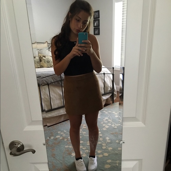 Profile Picture of Julia Matos (@juliamatos) on Poshmark