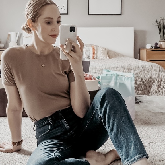 Profile Picture of Elle Lindquist (@ellelindquist) on Poshmark