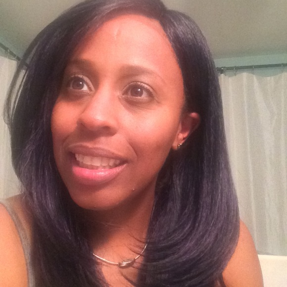 Profile Picture of Jo Murray (@goldenminer) on Poshmark