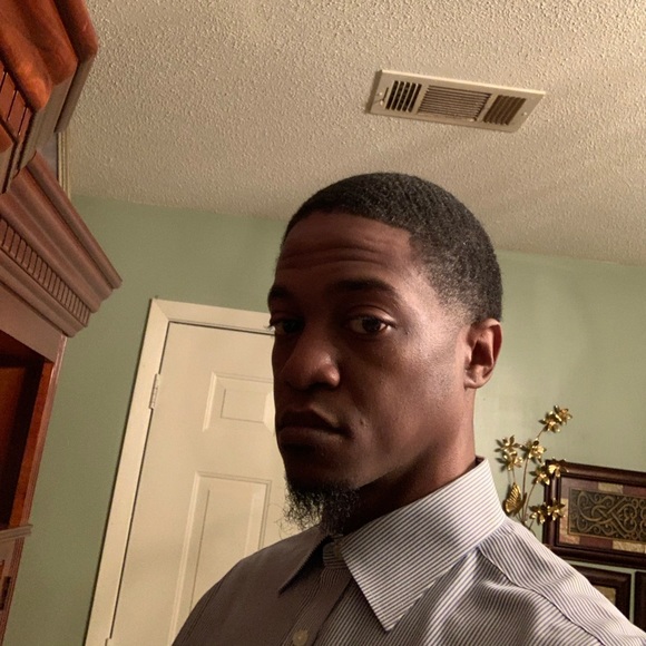 Profile Picture of Brandon Seals (@brandonseals) on Poshmark
