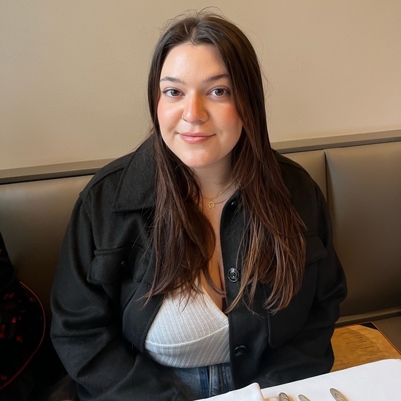 Ariel Kern - Poshmark Profile Picture of Ariel Kern (@amkern3) on Poshmark