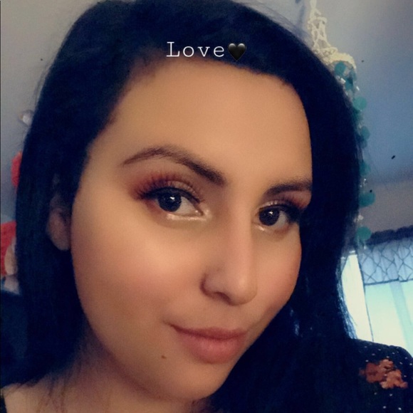 Profile Picture of Ashley Higareda (@abh102201) on Poshmark