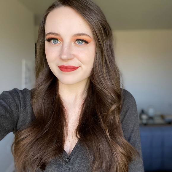 Profile Picture of Shania Kronenberg (@skronenberg) on Poshmark