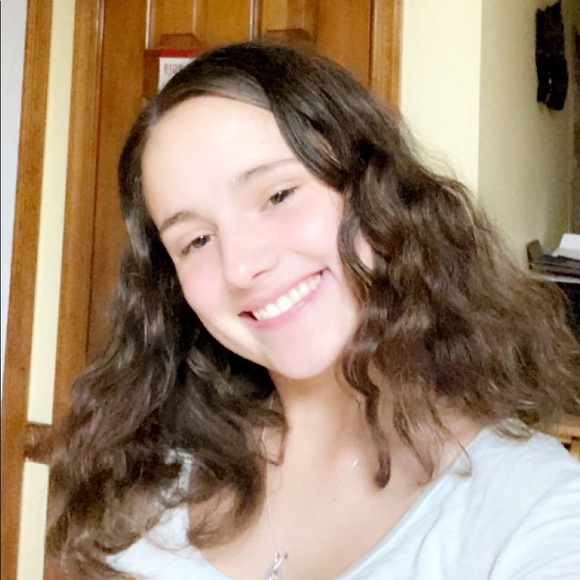 Profile Picture of Ruby Lucas (@rubyredlucad) on Poshmark