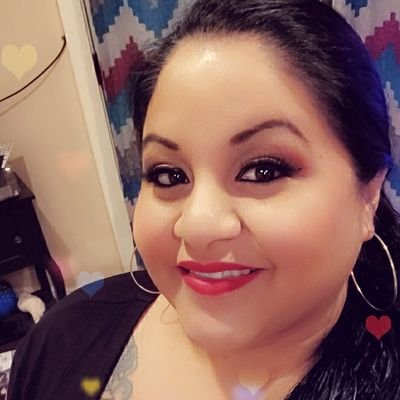 Profile Picture of Laurie Valdez (@LaurieValdez23) on Twitter