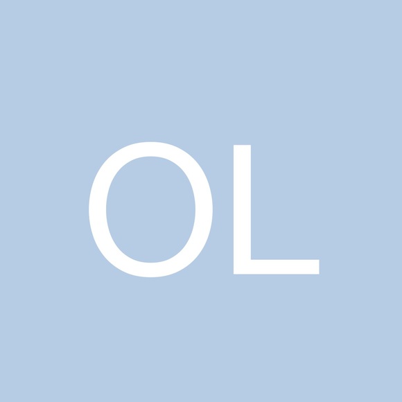 Profile Picture of Olivia Leskiw (@olivialeskiw) on Poshmark