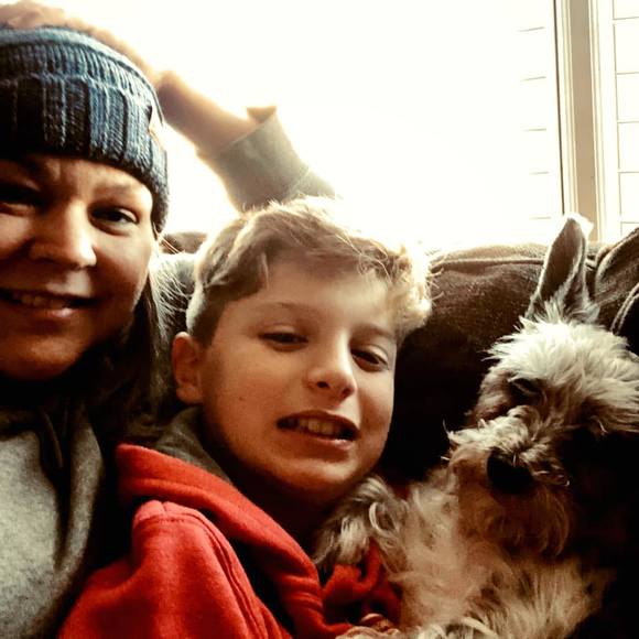 Profile Picture of April Huff (@aprilhuff) on Poshmark