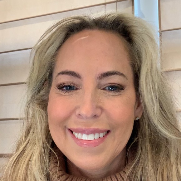 Profile Picture of Nancy Paulsen (@nancypaulsen) on Poshmark