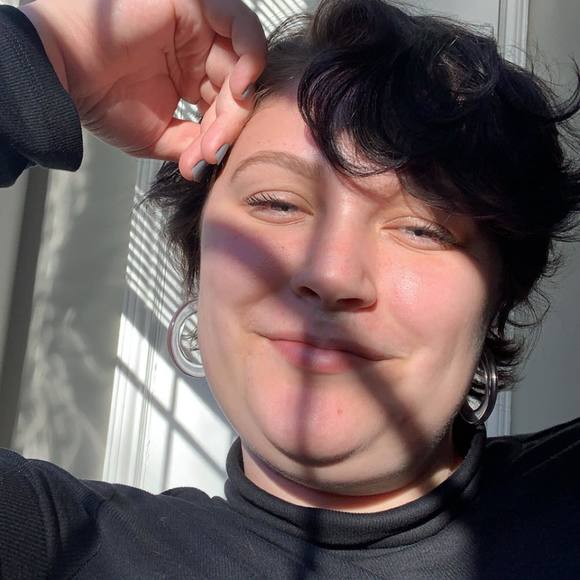 Profile Picture of Julia Neff (@neff_julia) on Poshmark