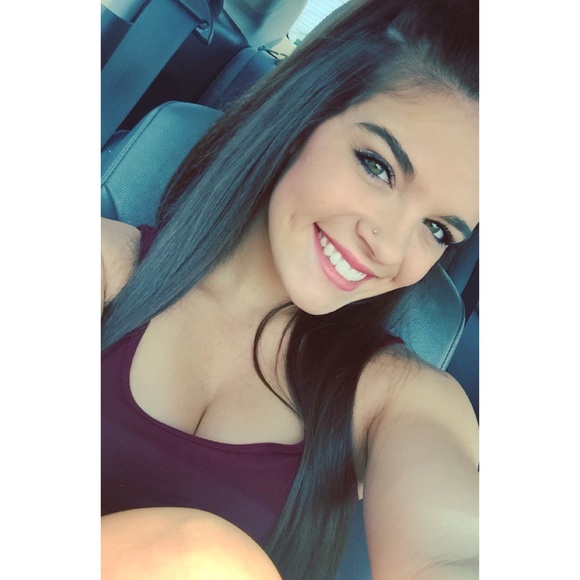 Profile Picture of Caitlin Sammon (@caitlinjewel) on Poshmark