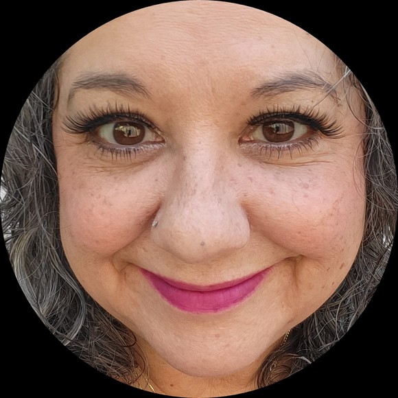 Profile Picture of Monique Silva (@moniquesilva911) on Poshmark