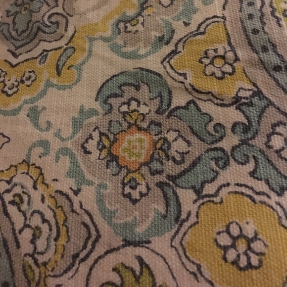 Profile Picture of Elizabeth Romig (@emromig) on Poshmark