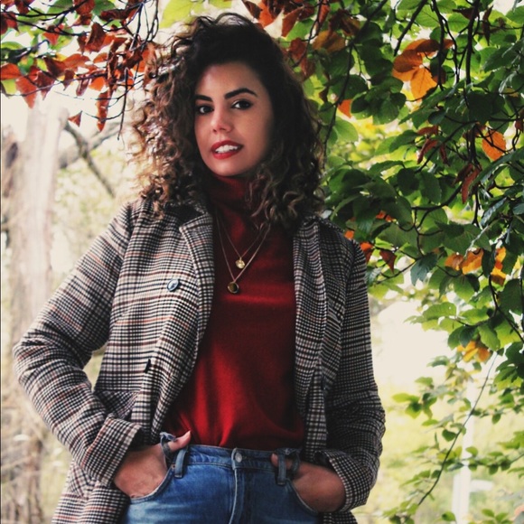 Profile Picture of Claudia Quartarone (@vintagemamasita) on Poshmark