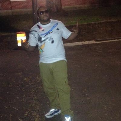 Profile Picture of Jevon Robertson (@ALL_EYEZ_ON_I) on Twitter