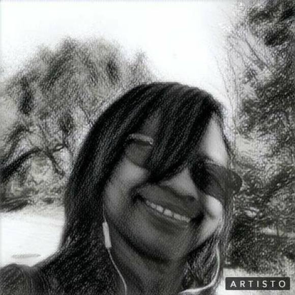 Profile Picture of Stacie Vaughn (@staciemvaughn) on Poshmark