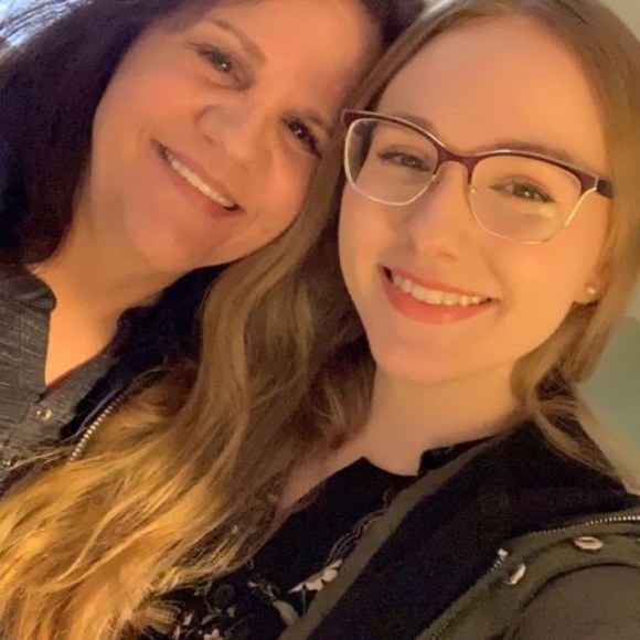 Virginia Neumann-swope - Poshmark Profile Picture of Virginia Neumann-swope (@virginianeumann) on Poshmark