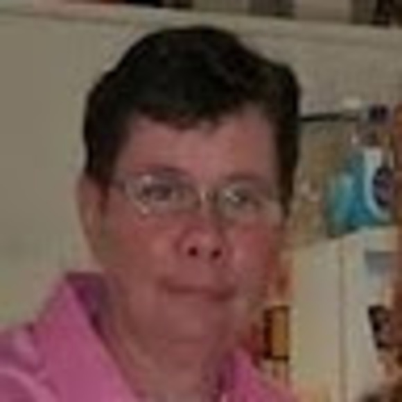 Profile Picture of Shannon Langmead (@langmeadshannon) on Poshmark