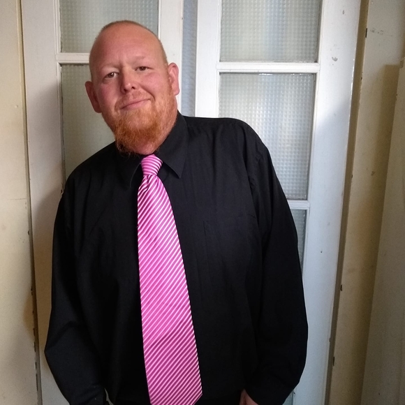 Profile Picture of John Graffius (@jgraffius1977) on Poshmark