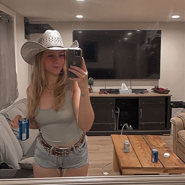 Profile Picture of 🤠 (@heather.darling) on Tiktok