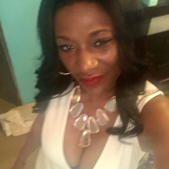 Profile Picture of Yvonne Hughes (@yvonne_hughes) on Poshmark