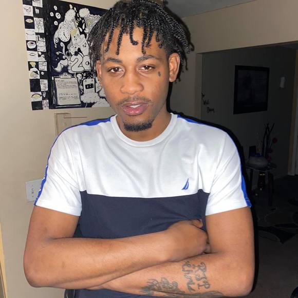 Profile Picture of Amelia Mackie (@ameliamackie) on Poshmark