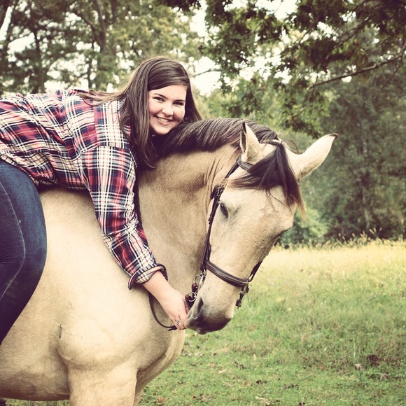 Profile Picture of Taylor Purdy (@taylorpurdyyy) on Poshmark