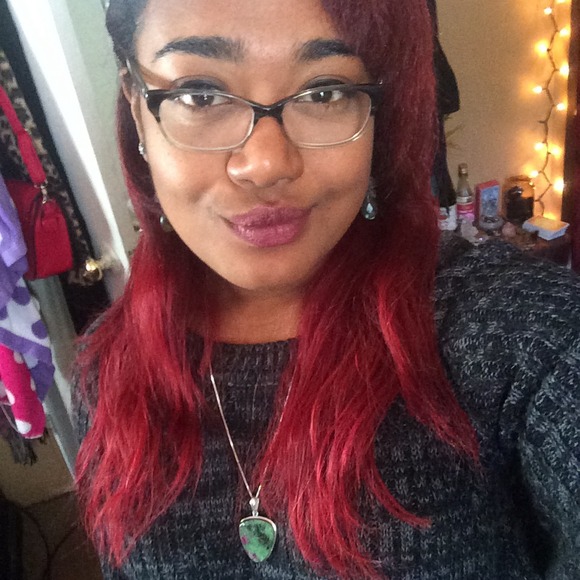 Profile Picture of Sara Tchokonte (@zoefii) on Poshmark