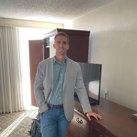 Profile Picture of Walter Peretiatko (@walter09er) on Poshmark