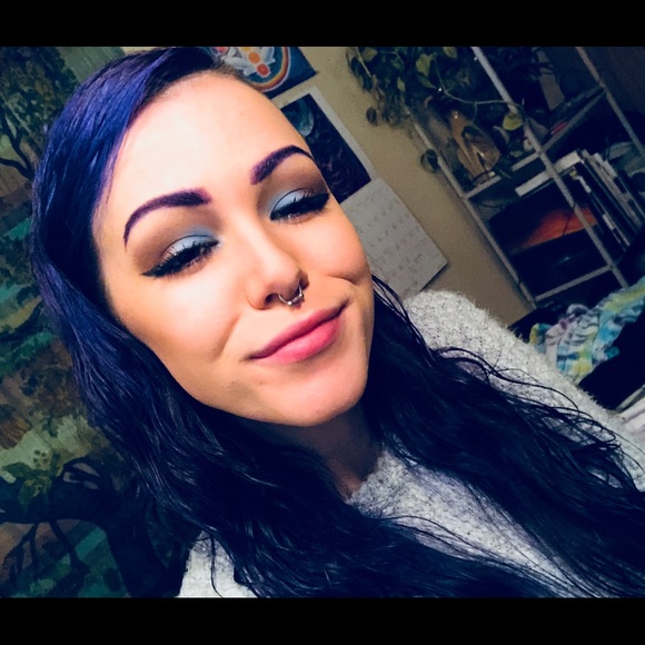 Profile Picture of Rayna Hasley (@raynahasley) on Poshmark