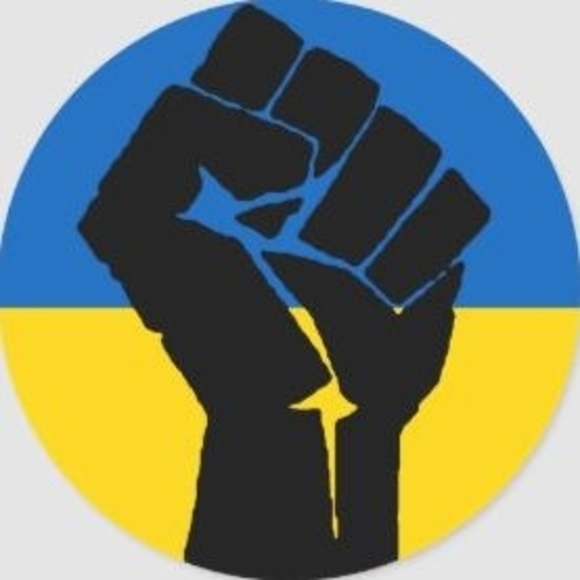 Profile Picture of Julia Brooke (@kilojoulz) on Poshmark