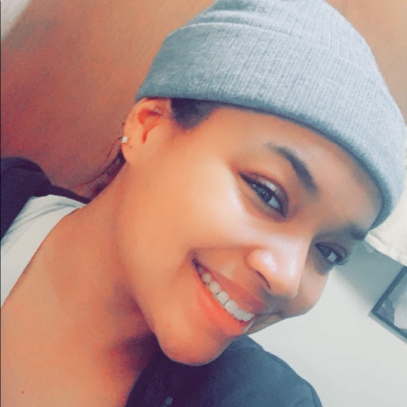 Profile Picture of Raeschelle Washington (@raeschellew) on Poshmark