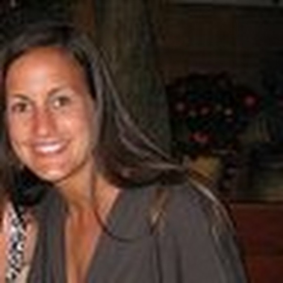 Profile Picture of Angeline Alexakos (@alexakossnow) on Poshmark